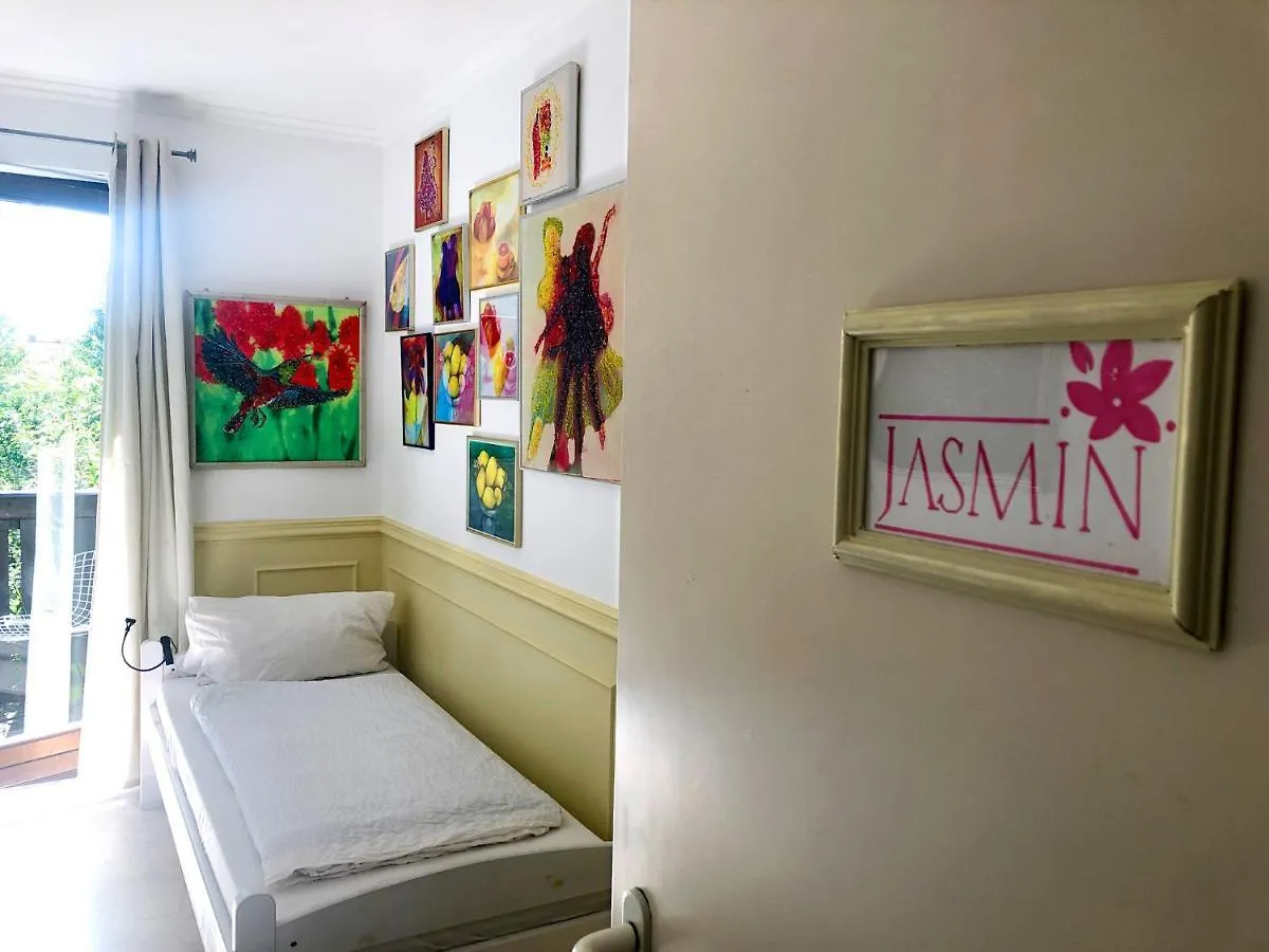 מינכן Daglfing Bed & Breakfast 0*,